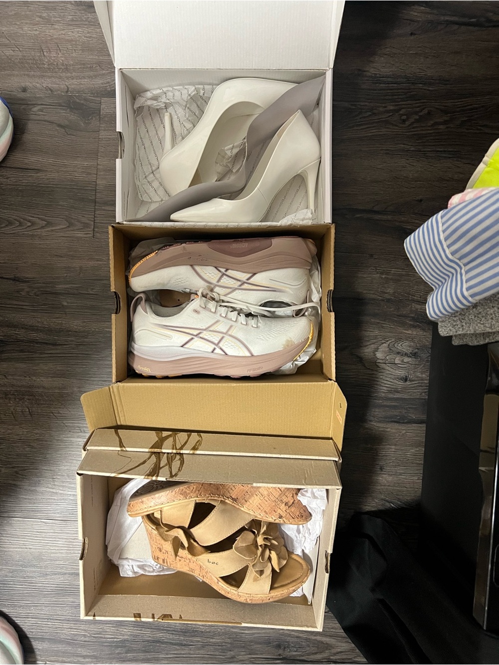 **Bulk buy** ASICS Women's White and Light Pink Running Sneakers